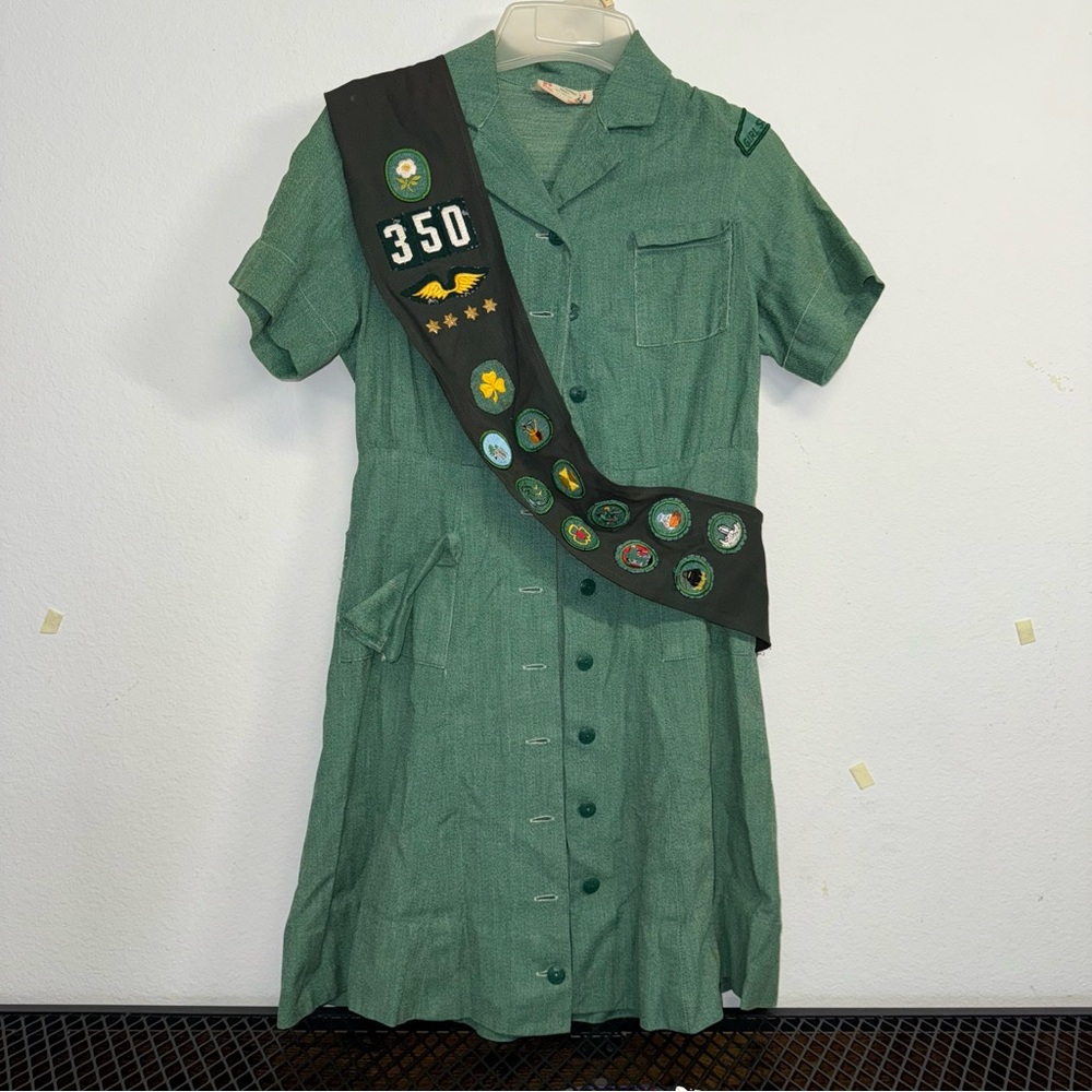 Vintage Girl Scouts USA Uniform Dress & Sash Merit Badges 350 Sanforized Green M